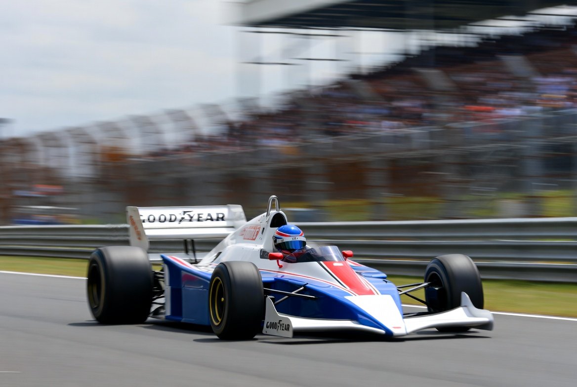 how much does a formula 1 car cost