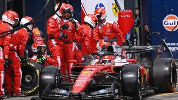 Formula 1 pit crew performing a rapid tyre change during a race pit stop