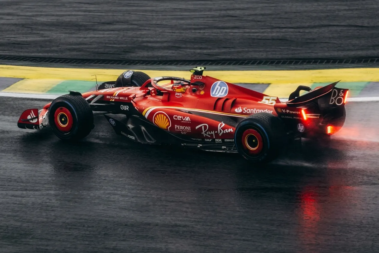 Formula 1 car at full speed down a long straight, demonstrating top-end velocity advantage over Formula E