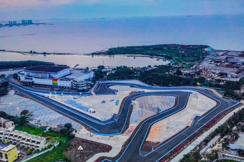 Jakarta city skyline and urban street circuit layout for the Formula E E-Prix