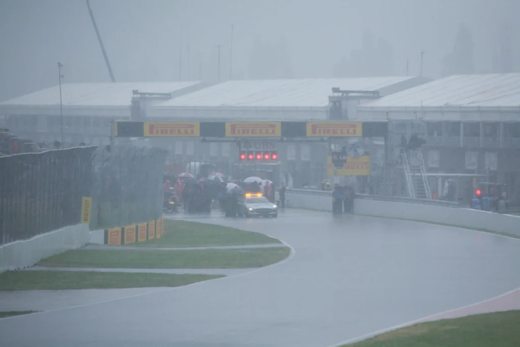 2011_Canadian_GP_-_Race_stop