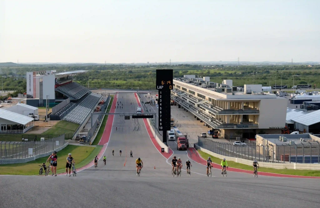 Main_straight_and_turn_1_hill,_Circuit_of_the_Americas