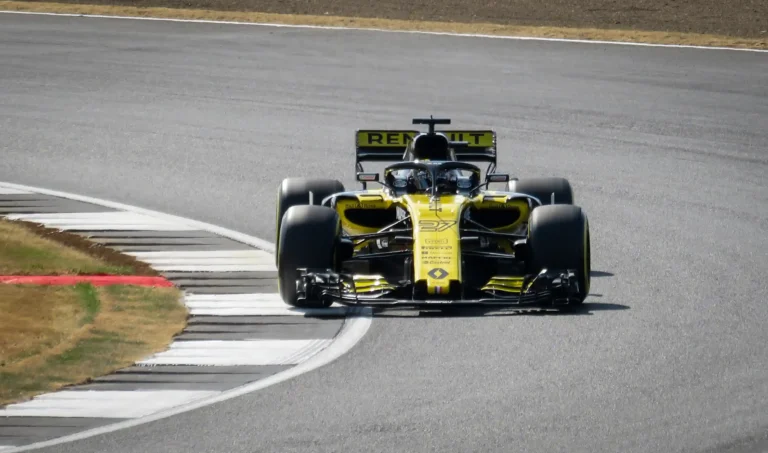 Nico_Hulkenberg,_Renault_F1_Team