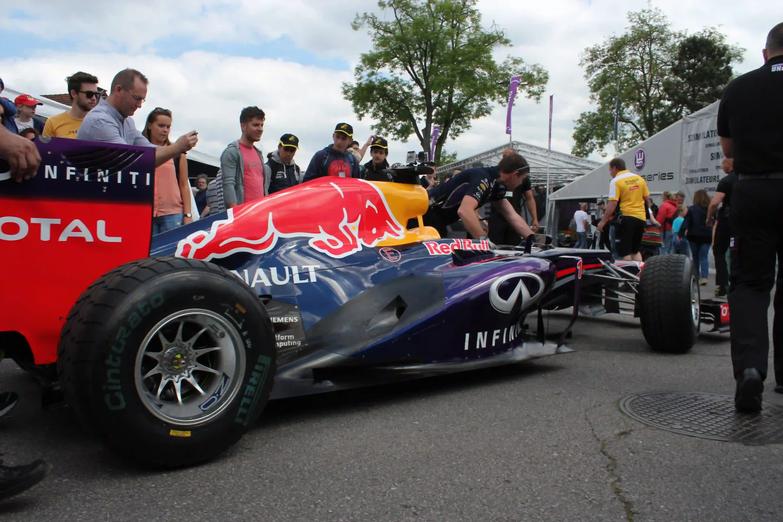 Red Bull RB9 Formula 1 V8-era car in the pits at Spa-Francorchamps