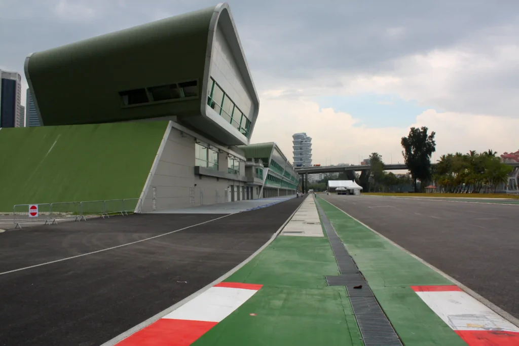 Singapore_F1_Grand_Prix_Pit_Lane