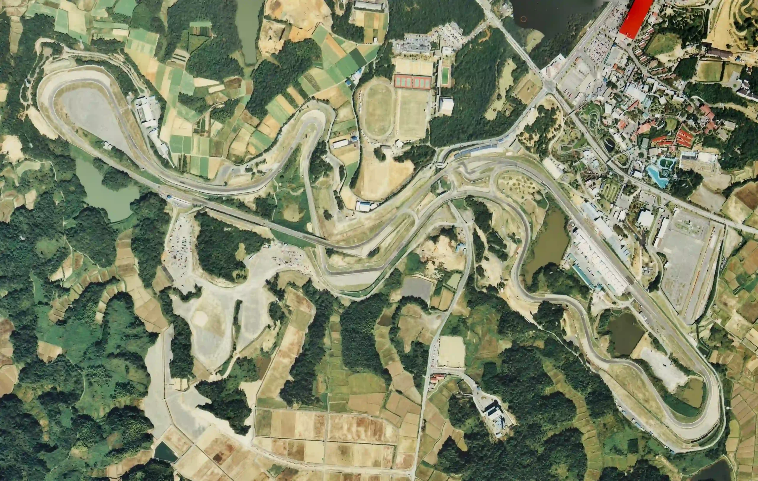 Historic aerial photograph of Suzuka Circuit showing its figure-eight layout in 1987