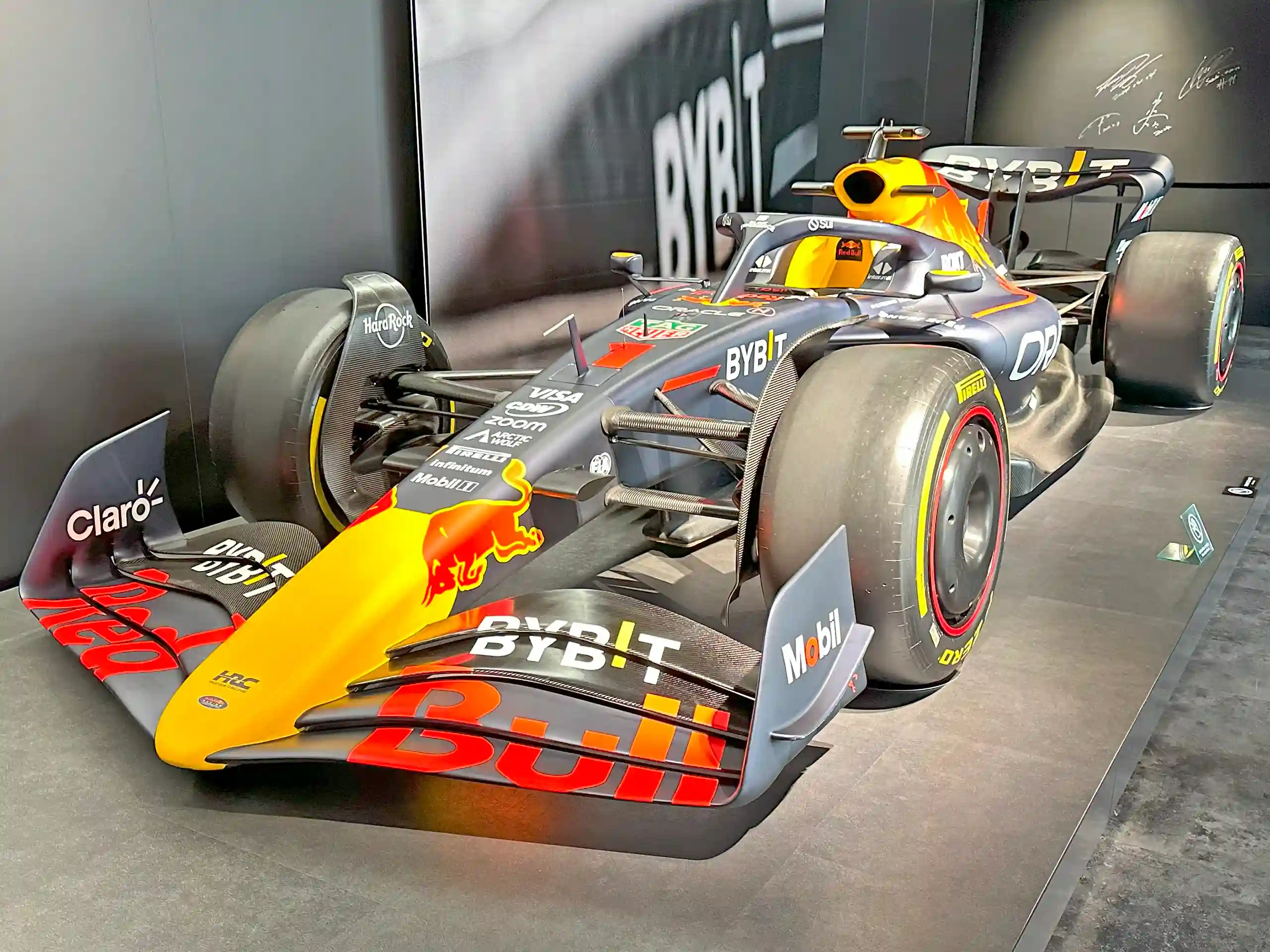 Front view of a modern Red Bull RB20 showing passive Formula 1 suspension geometry