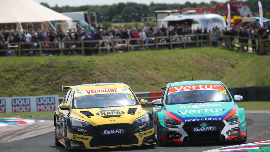 Ash Sutton and Tom Ingram racing side by side through the Thruxton chicane