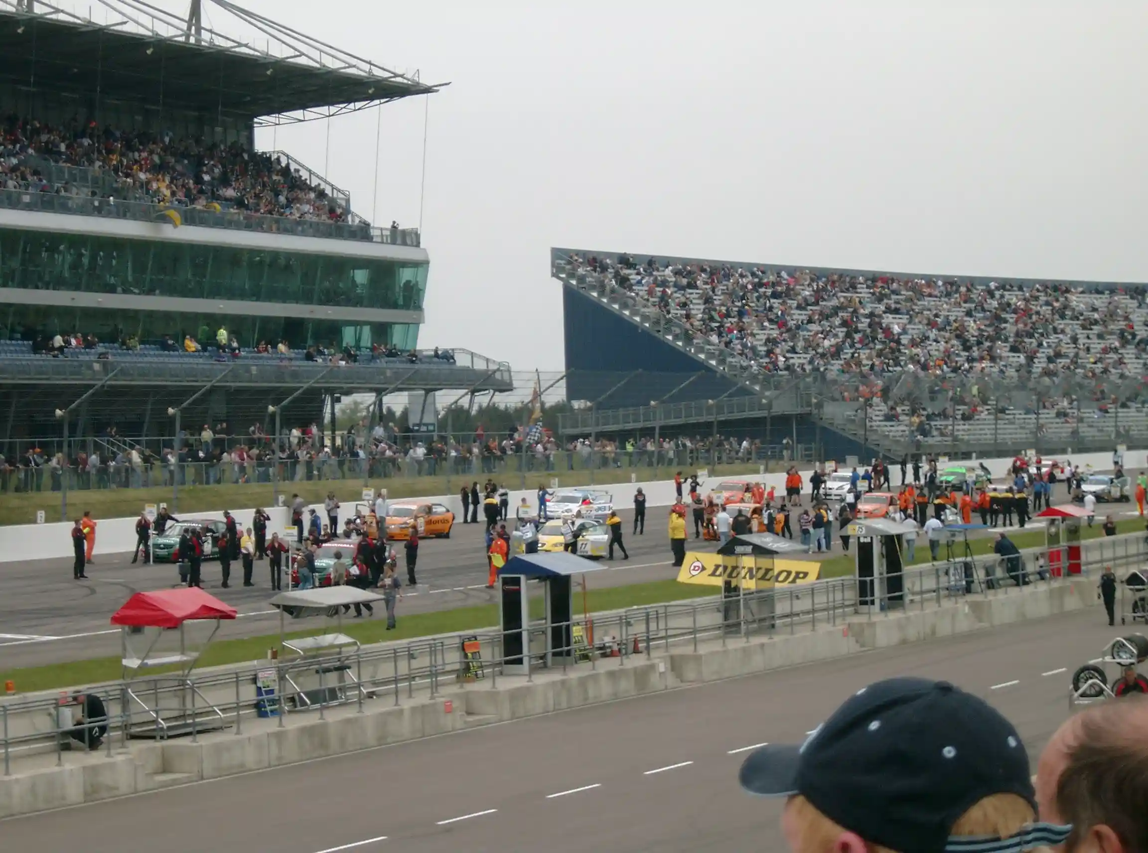 British Touring Car Championship cars assembled on the starting grid