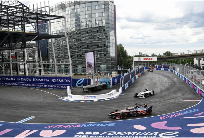 Formula E car on the outdoor section of the ExCeL London circuit
