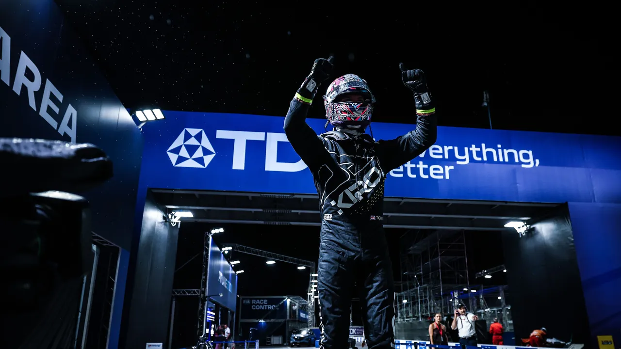 Official Formula E 2026 race image showing GEN3 Evo cars and championship competition