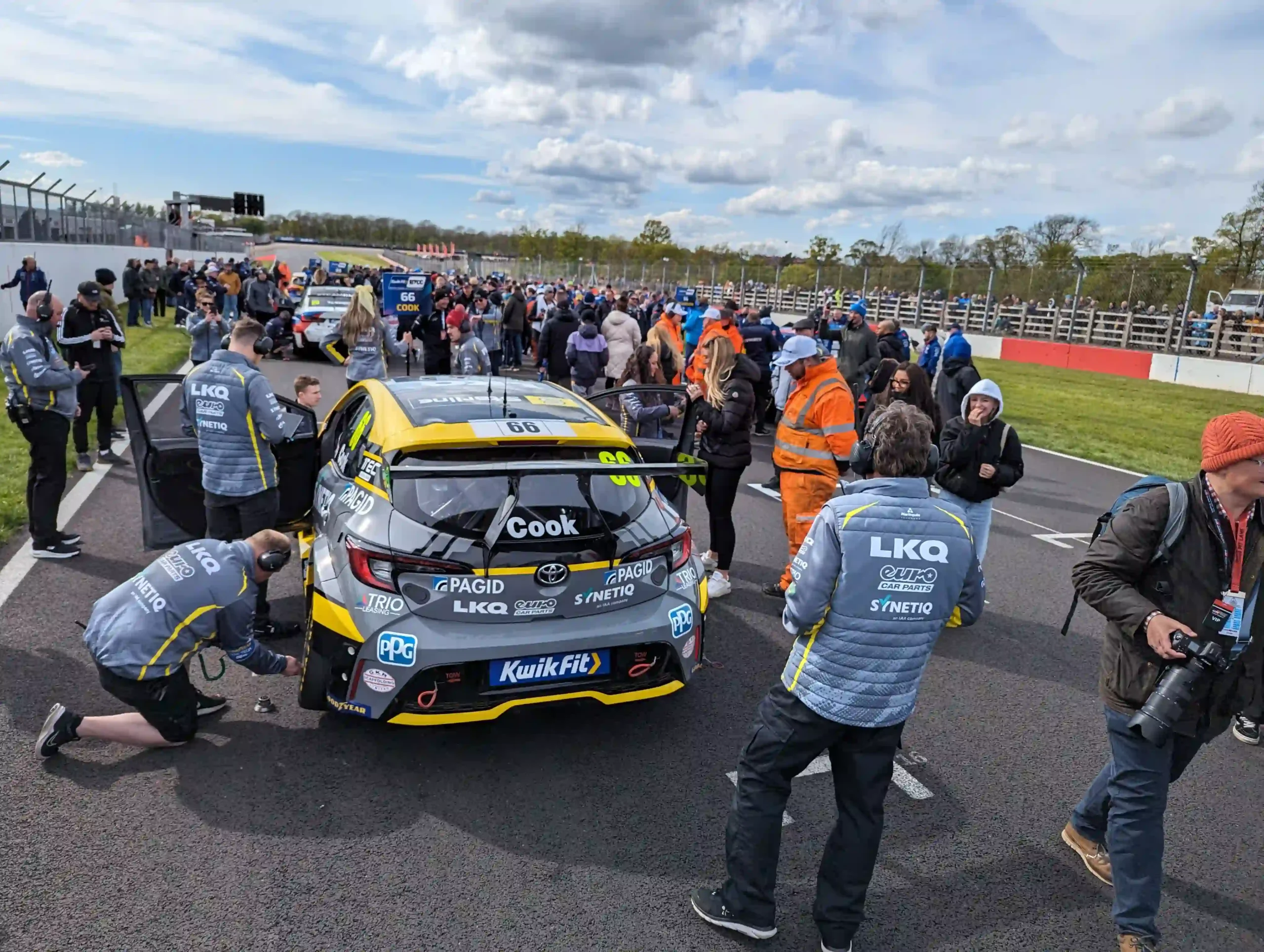Touring car lined up on the grid at Donington Park