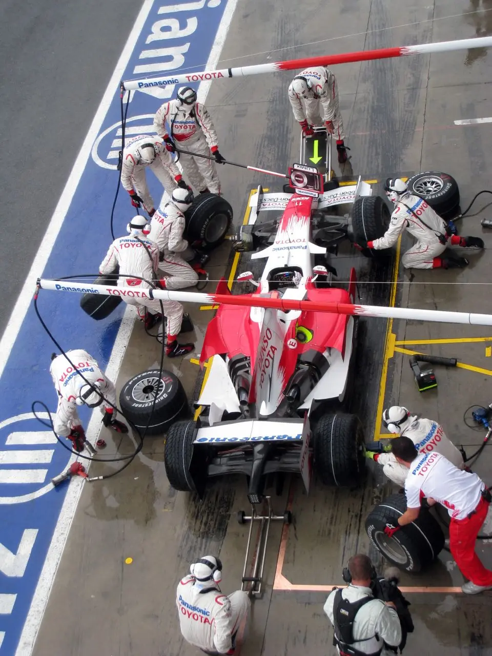 Toyota Formula 1 pit stop during the 2008 Italian Grand Prix at Monza