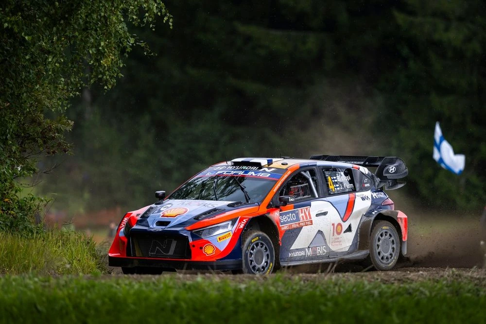 Esapekka Lappi's Hyundai i20 N Rally1 attacking a gravel stage in Rally Finland