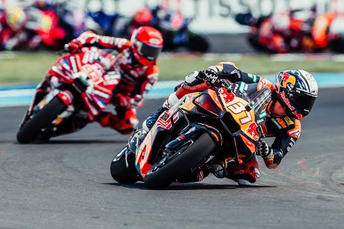 Acosta Finally Wins, Martin Leads by 12 as Motegi Looms