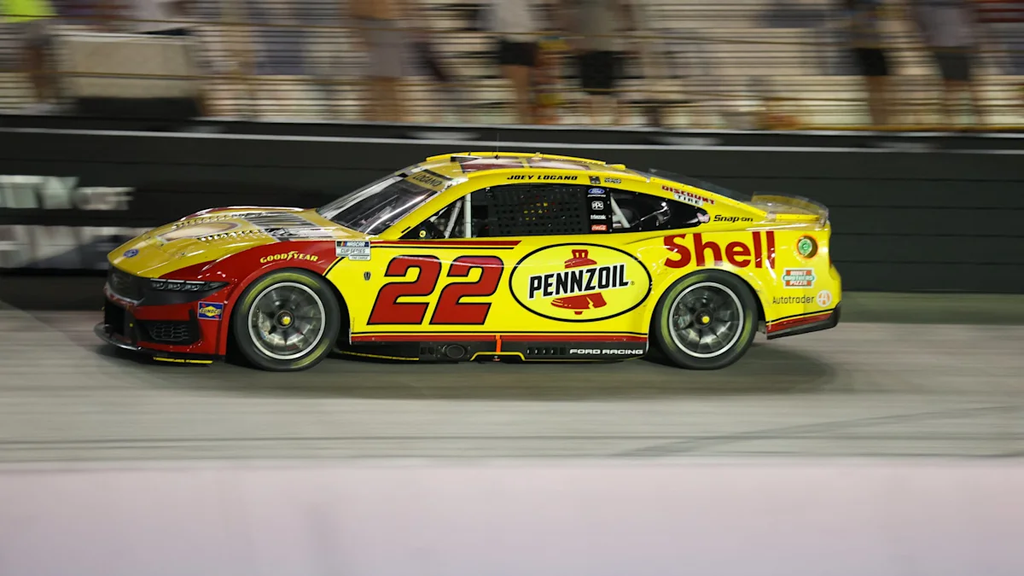 NASCAR Cup Series cars racing at Kansas Speedway