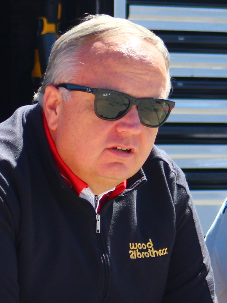 Crew chief Jeremy Bullins on the pit box