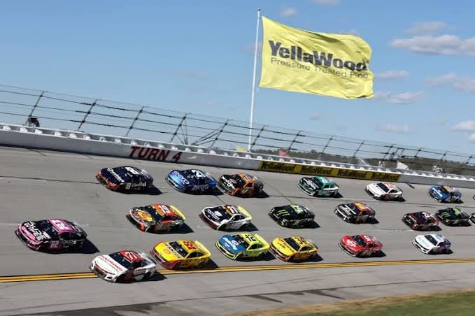 NASCAR Cup cars pack racing at Talladega Superspeedway