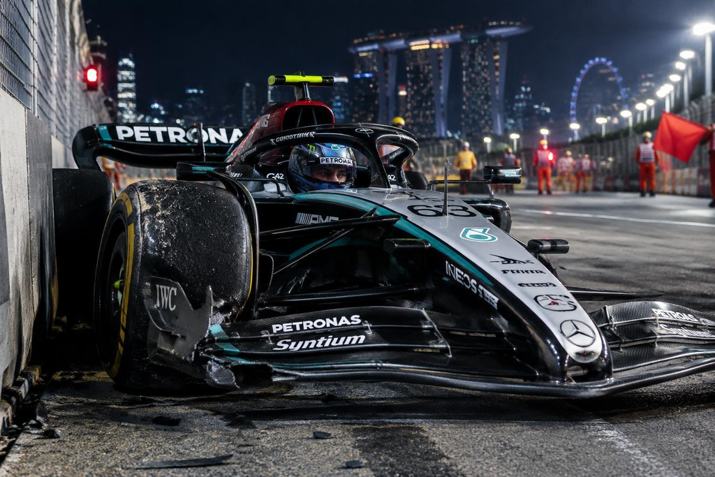 George Russell's damaged Mercedes against the wall at Turn 19, Marina Bay, Singapore Sprint 2026