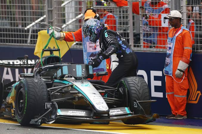 George Russell walks away from his crashed Mercedes at the Singapore Sprint